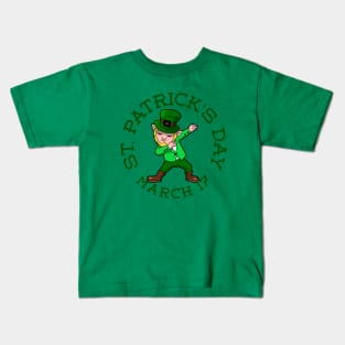 happy st patricks day blonde dabbing leprechaun Kids T-Shirt